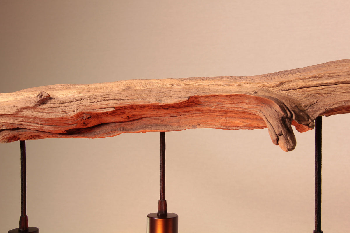 Handcrafted 114 cm oak branch lamp "Sonne und Wind II" with natural light wood and black fittings.